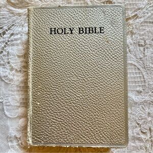 VTG 50’s Holy Bible - New Catholic Edition - Illustrated